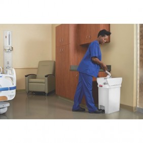 1883556-ur-slim-jim-30l-resin-wht-es-in-use-patient-room_low